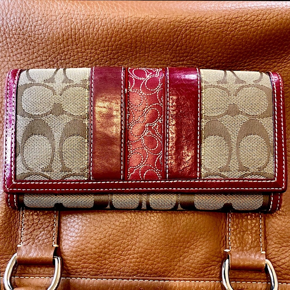 COACH Hampton Signature C Canvas and Red Crimson TriFold Wallet Vintage Rare